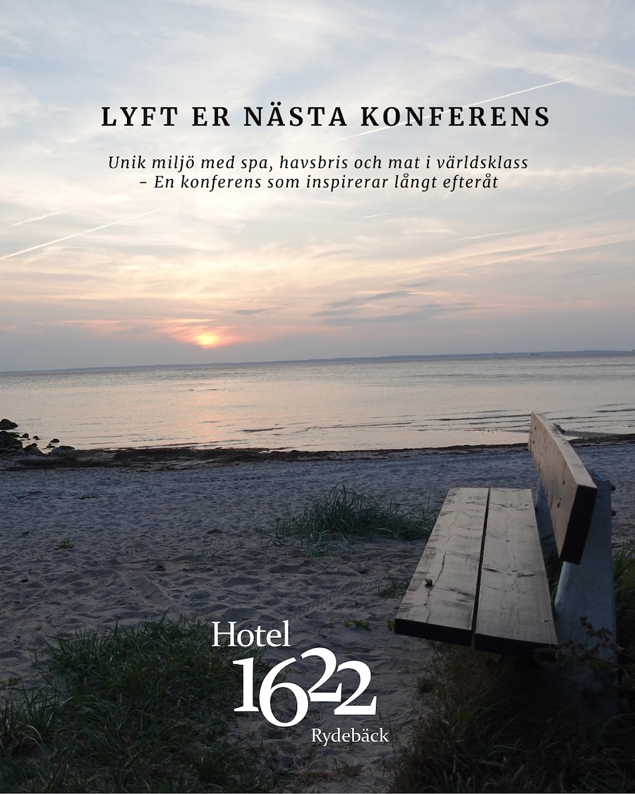 Text: Lyft er nästa konferens - bilden visar en bänk på stranden vid solnedgång